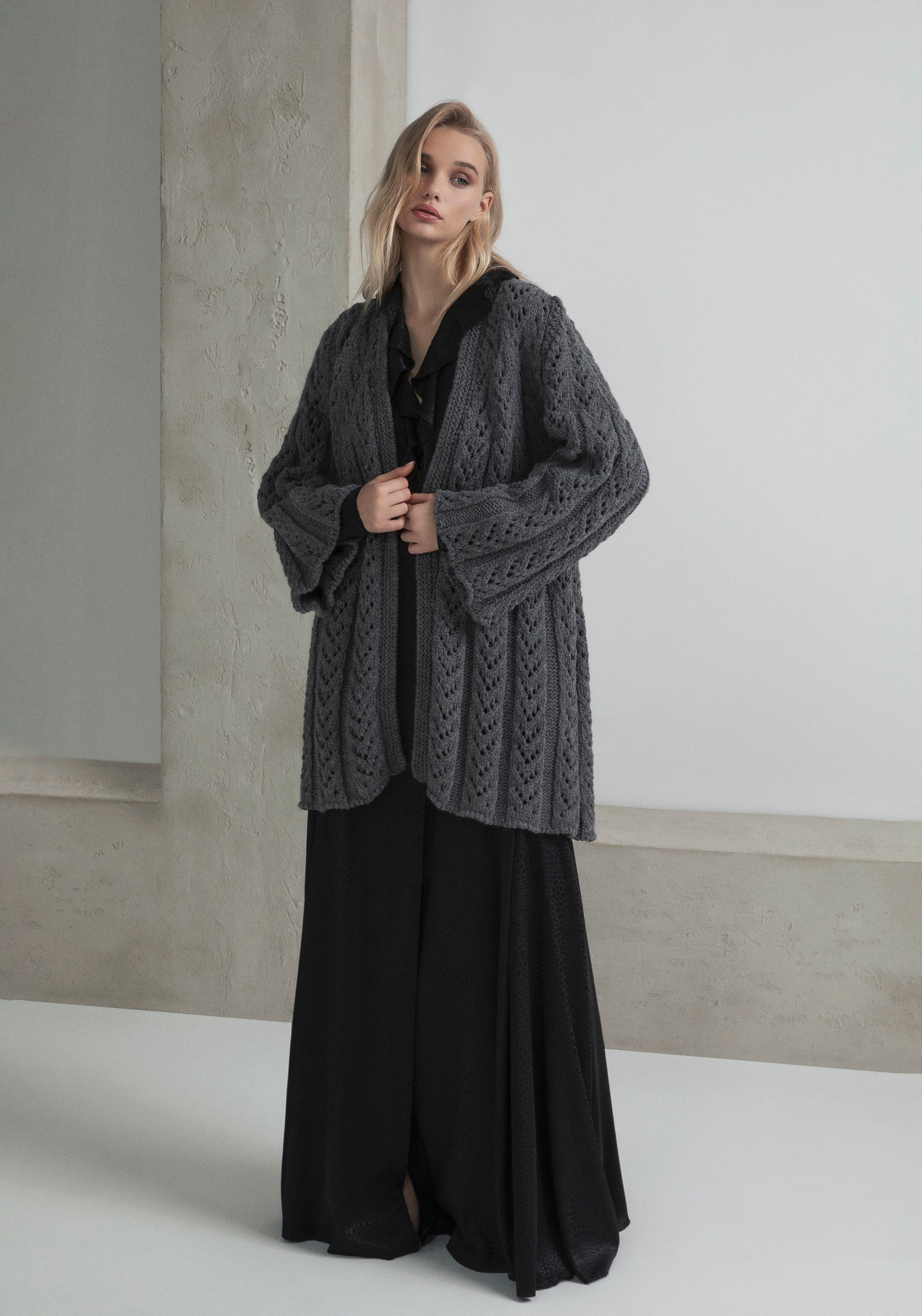 CARDIGAN TRECCIA FIT OVERSIZE IN LANA CON UN BOTTONE E TASCHE