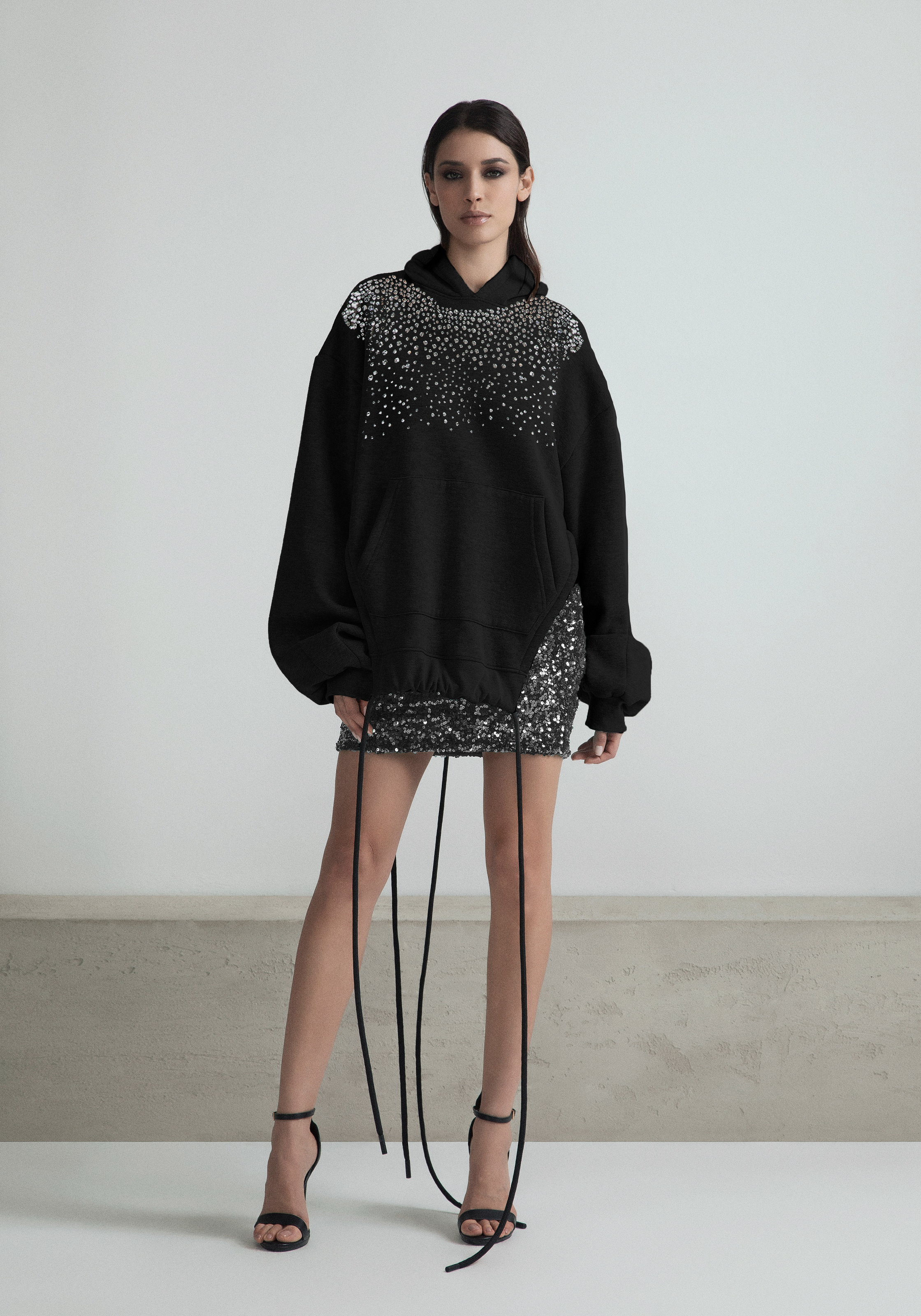 FELPA OVERSIZE STRASS CUT OUT CON LACCI E STRASS