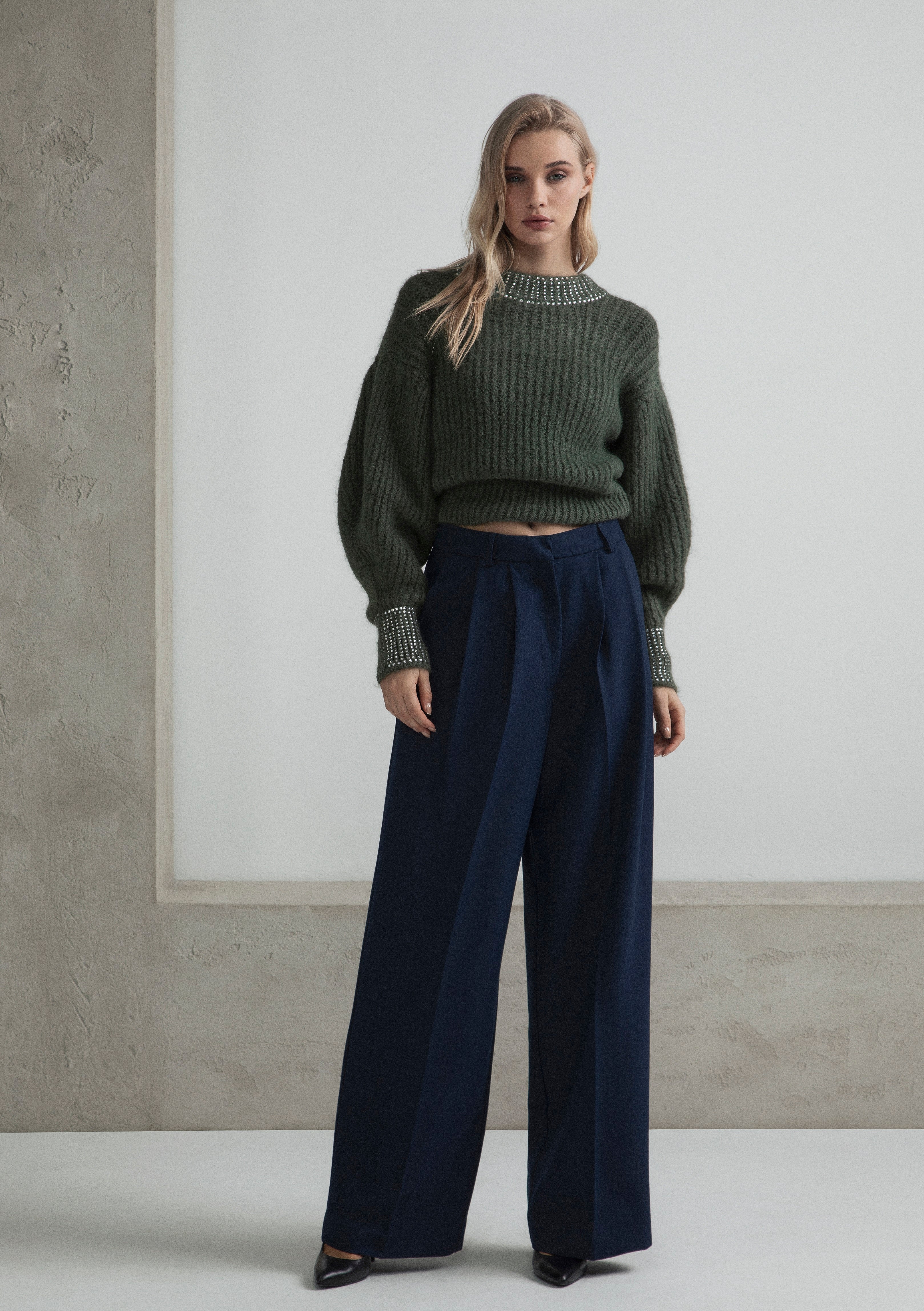 PULLOVER IN MISTO MOHAIR CON CRISTALLI SU COLLO E POLSI