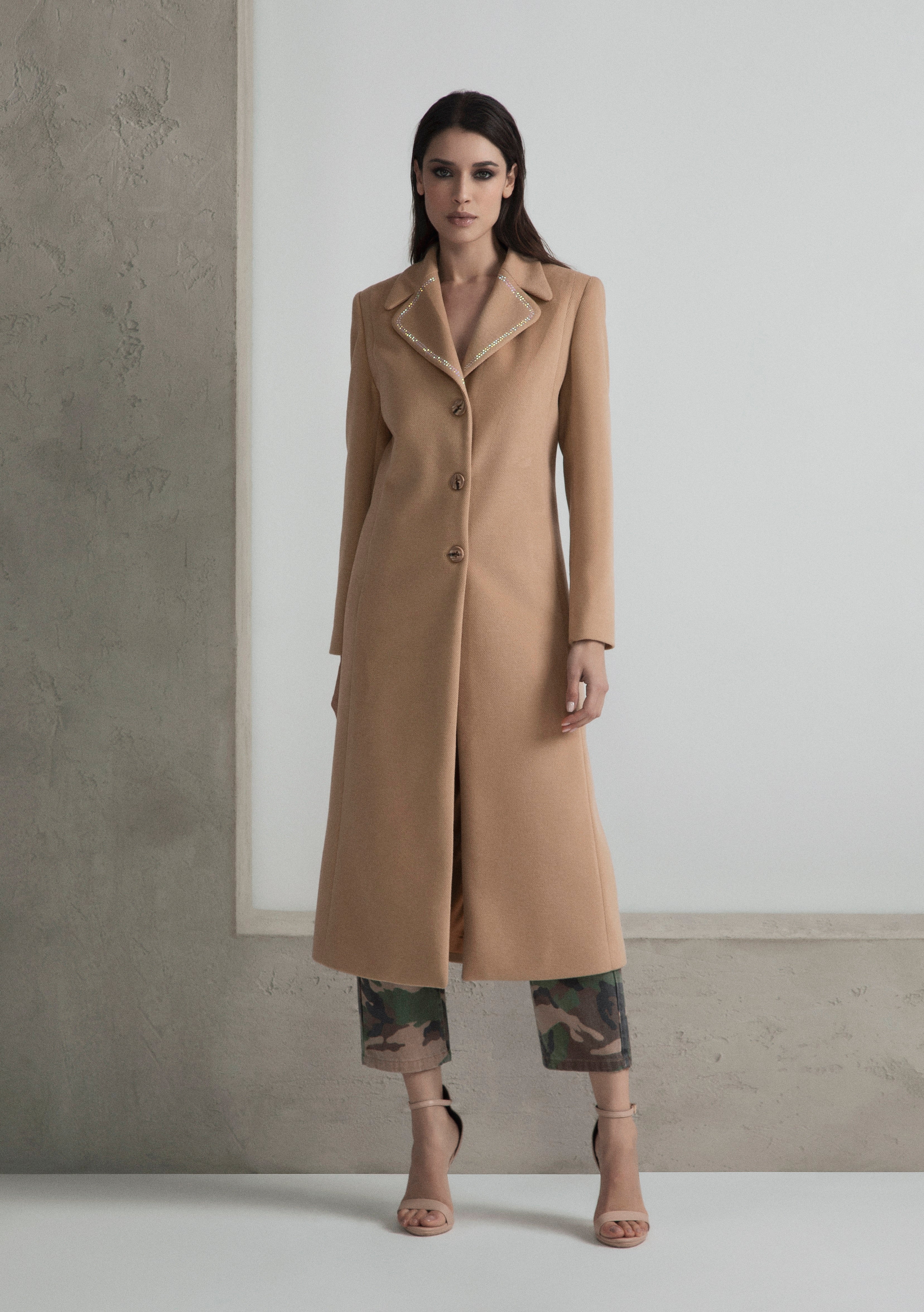 LONG SINGLE-BREASTED COAT WITH RHINESTONE