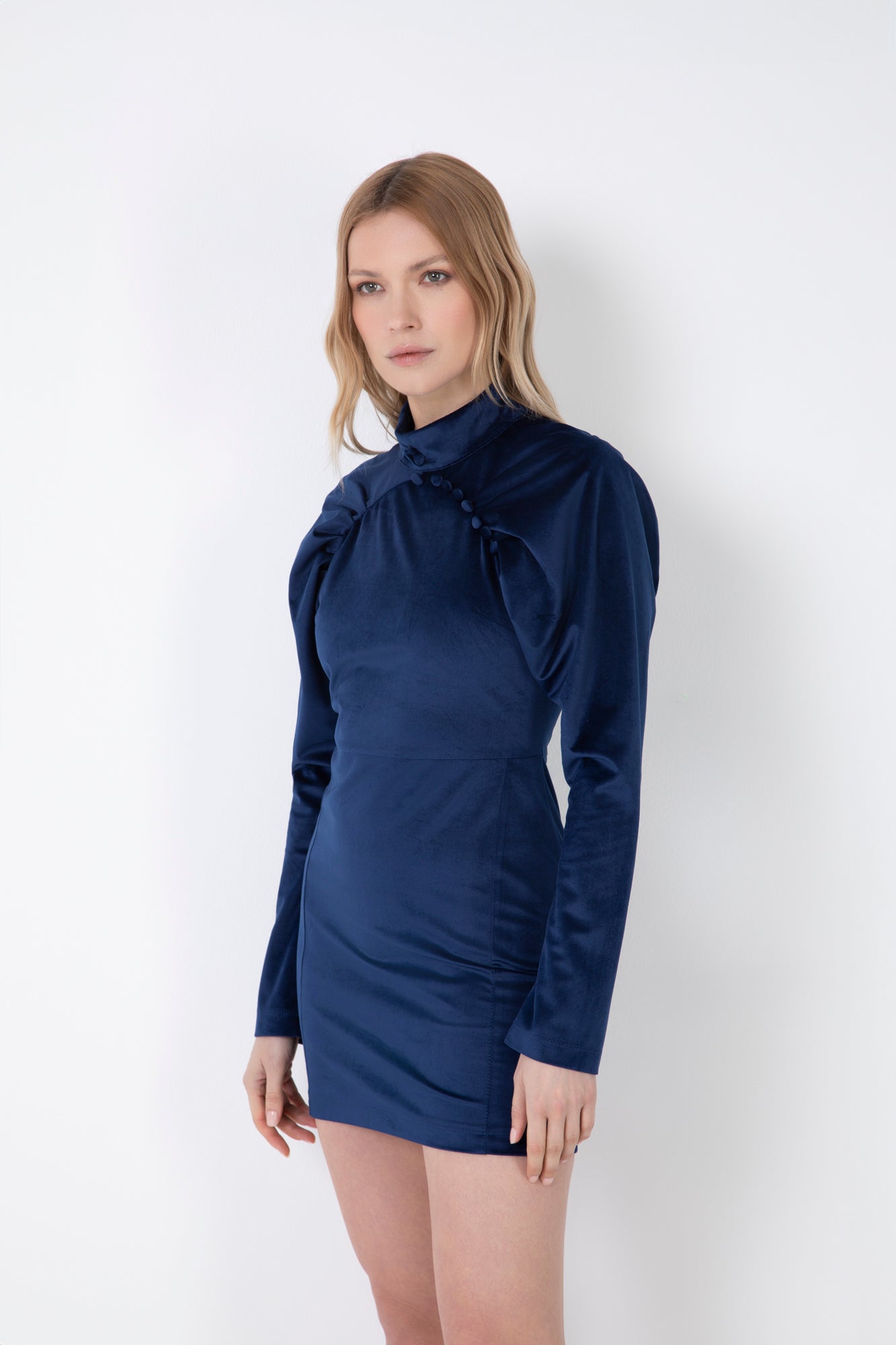 SHORT HIGH-NECK VELVET SHEATH DRESS WITH BALLOON SLEEVES AND BUTTONS