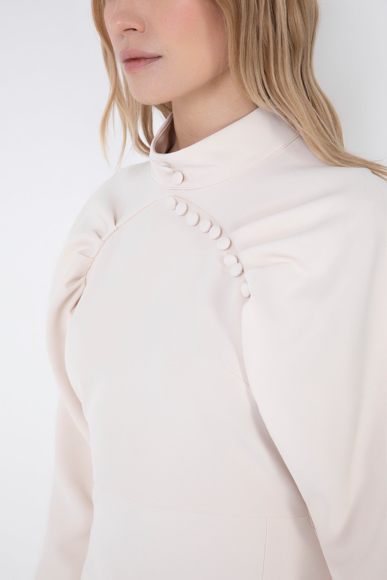 SHORT HIGH NECK SHEATH DRESS WITH BALLOON SLEEVES AND BUTTONS