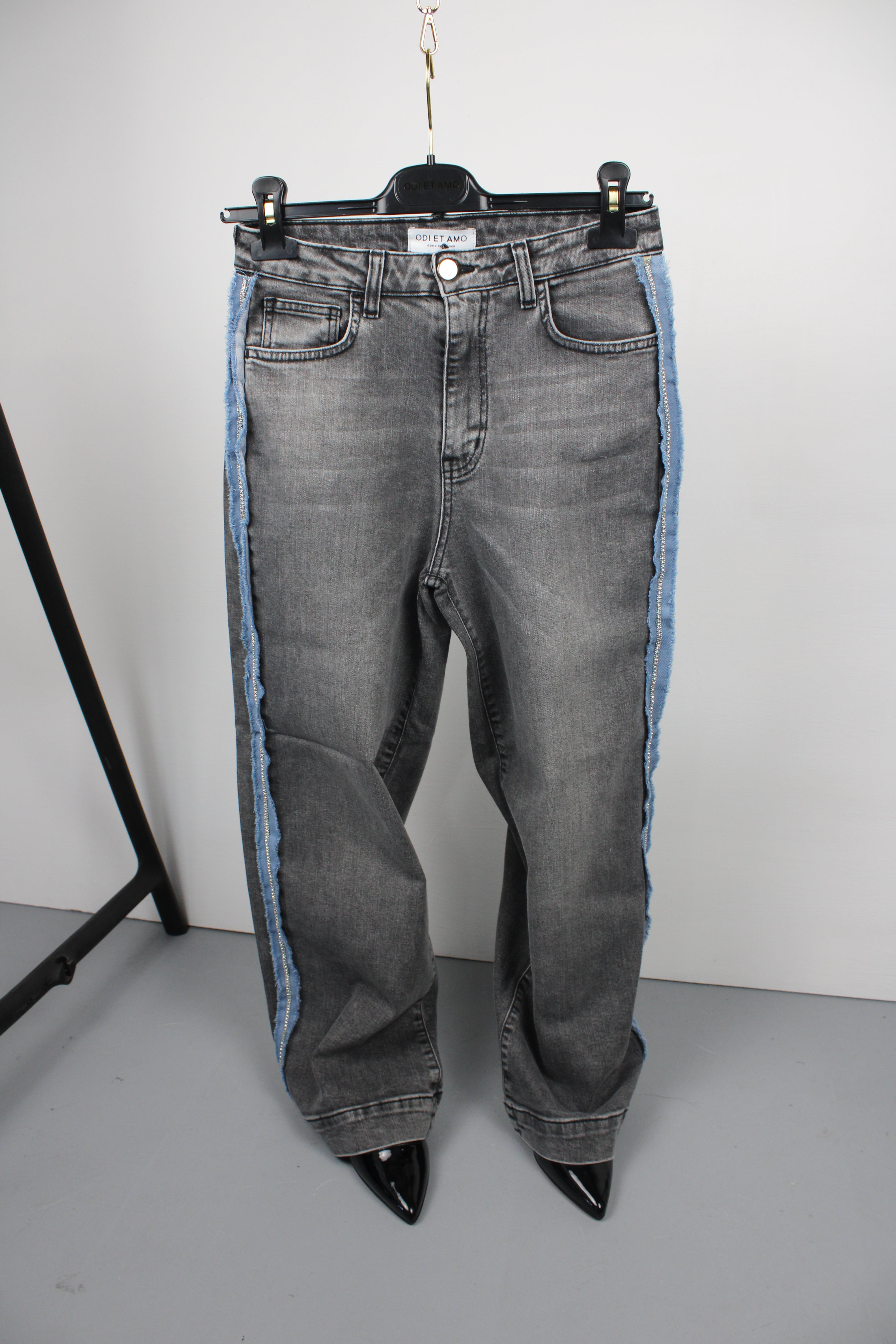 DENIM SLAVATO GRIGIO INSERTI JEANS E STRASS CROPPED