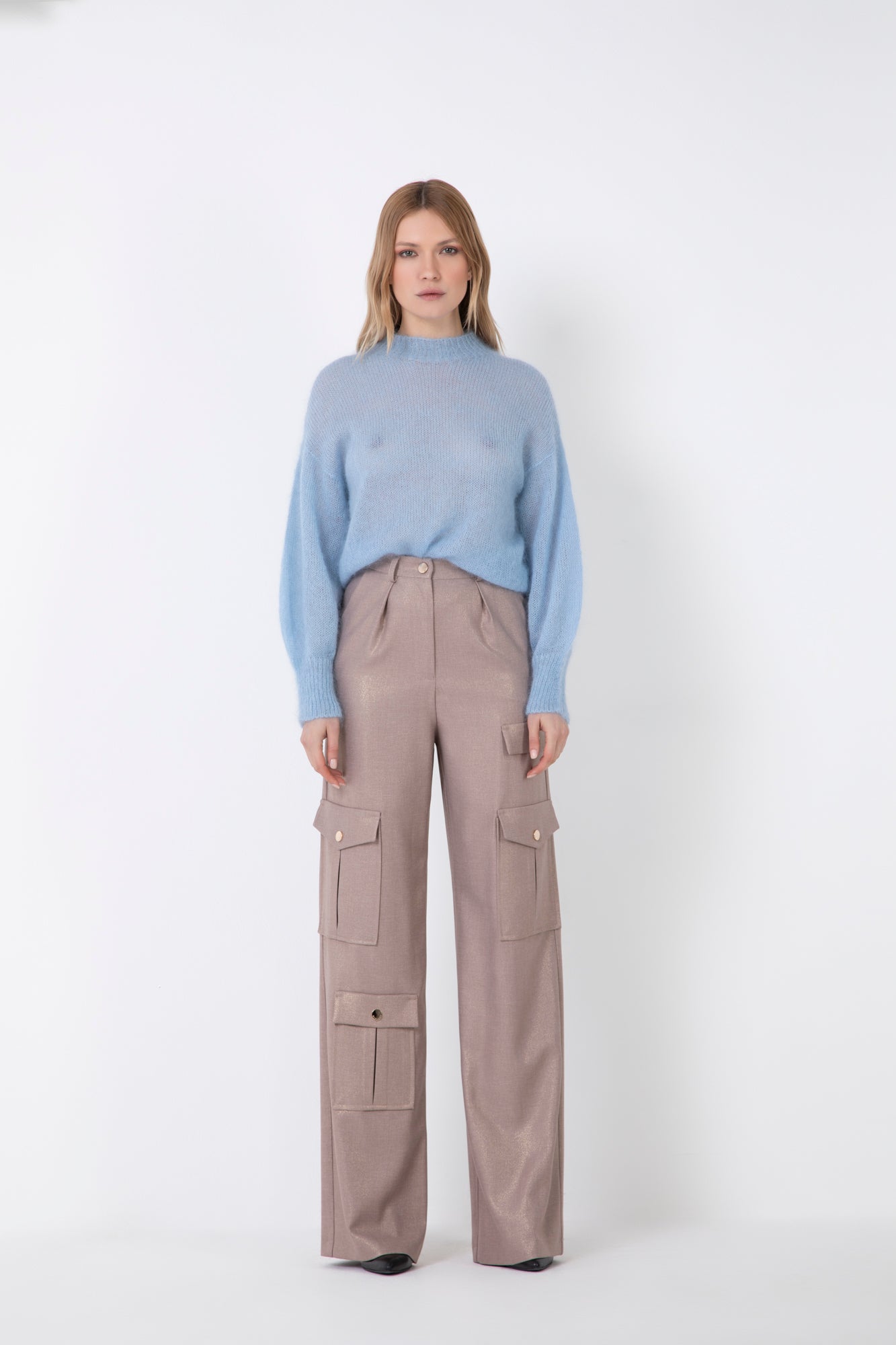 PANTALONE CARGO LAMINATO CON BOTTONI E TASCHE
