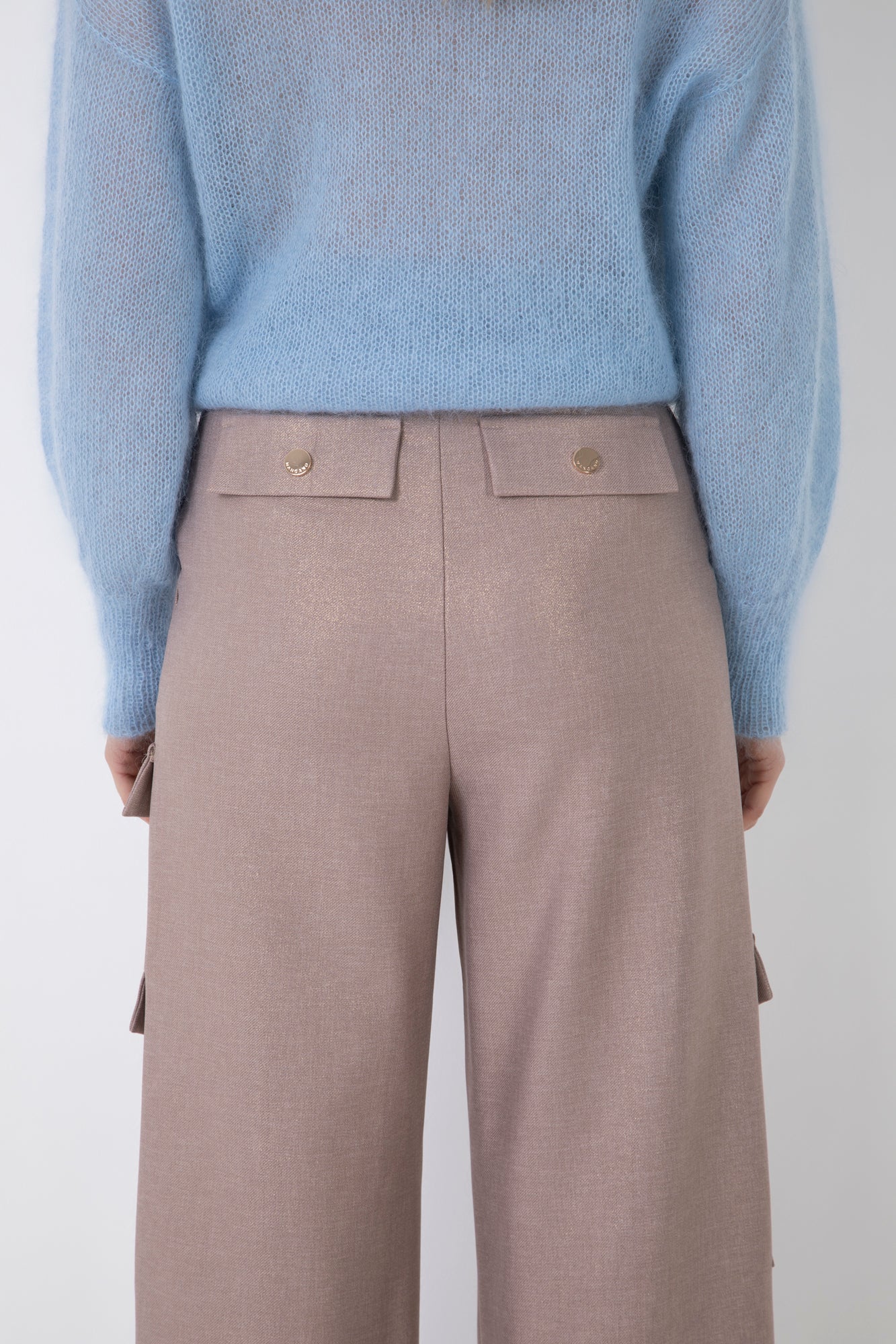 PANTALONE CARGO LAMINATO CON BOTTONI E TASCHE
