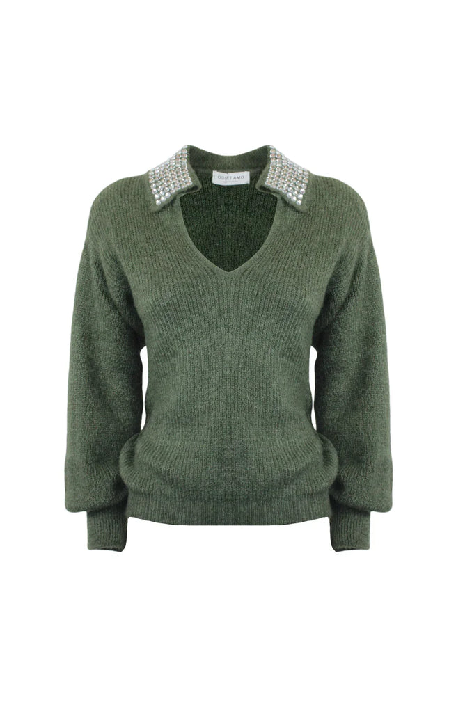 Green women’s sweater with V-neck and embellished pearl collar