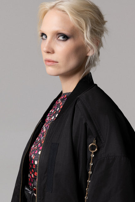 BOMBER OVERSIZE NERO CON MANICHE A PALLONCINO