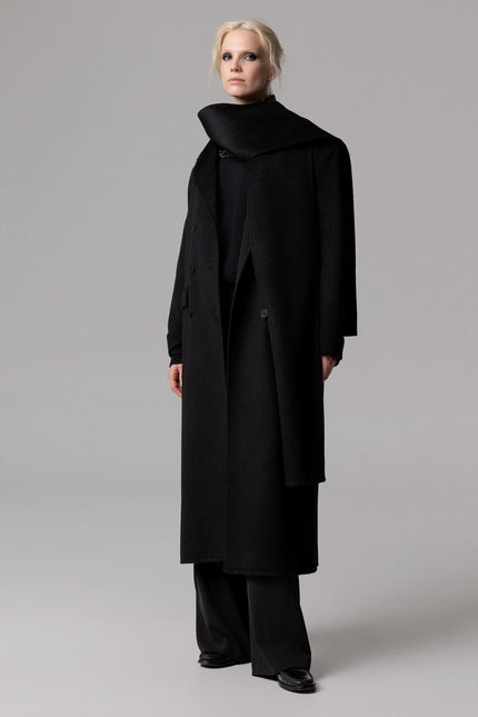 ALT Text: Cappotto sartoriale e tessuto 100% lana style CAPPOTTO OVERSIZE 100% LANA CON SCIARPA REMOVIBILE for women