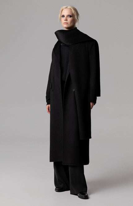 ALT Text: Cappotto sartoriale e tessuto 100% lana style CAPPOTTO OVERSIZE 100% LANA CON SCIARPA REMOVIBILE for women