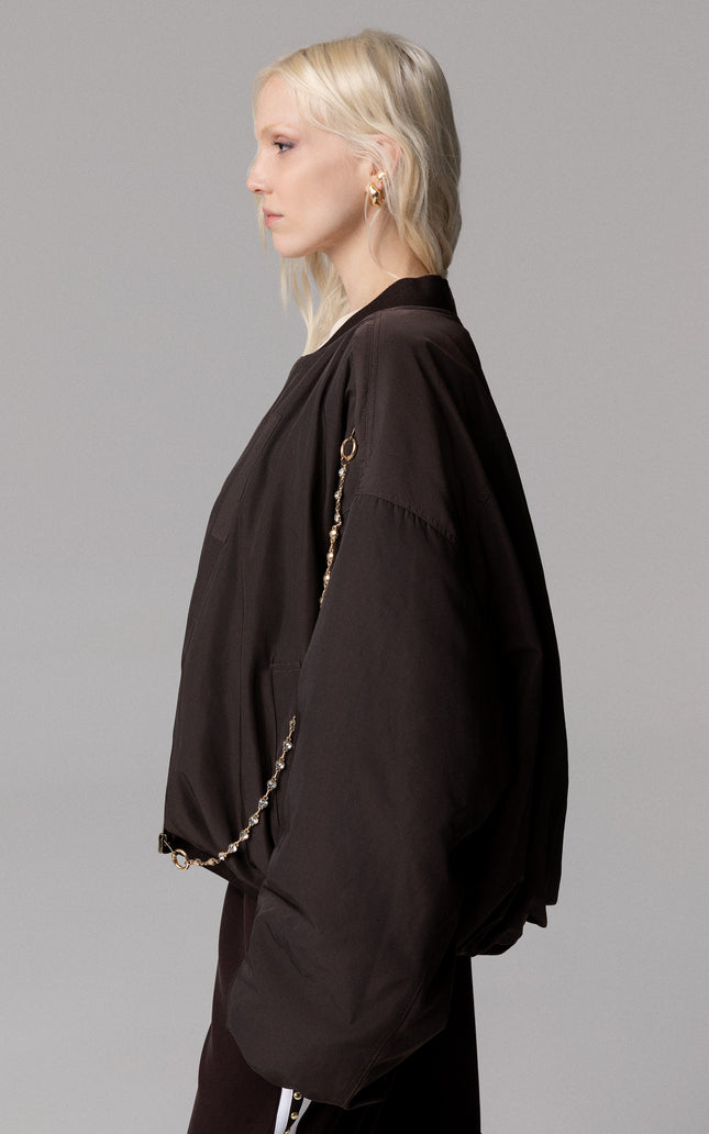 ALT Text: Chiusura con zip decorata da una catena charme style BOMBER OVERSIZE MANICA A PALLONCINO for women