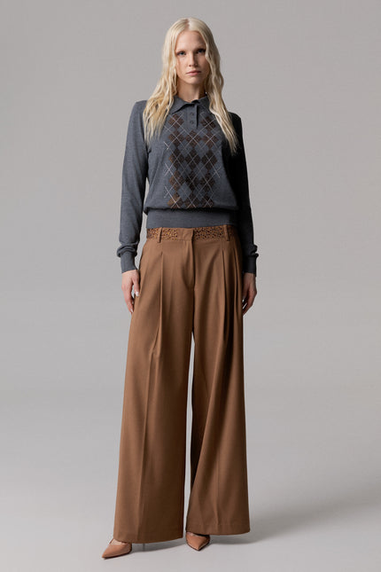 ALT Text: Dettaglio applicazione cristalli in vita e tessuto misto lana style PANTALONE PINCES STRASS SUL CINTO for women
