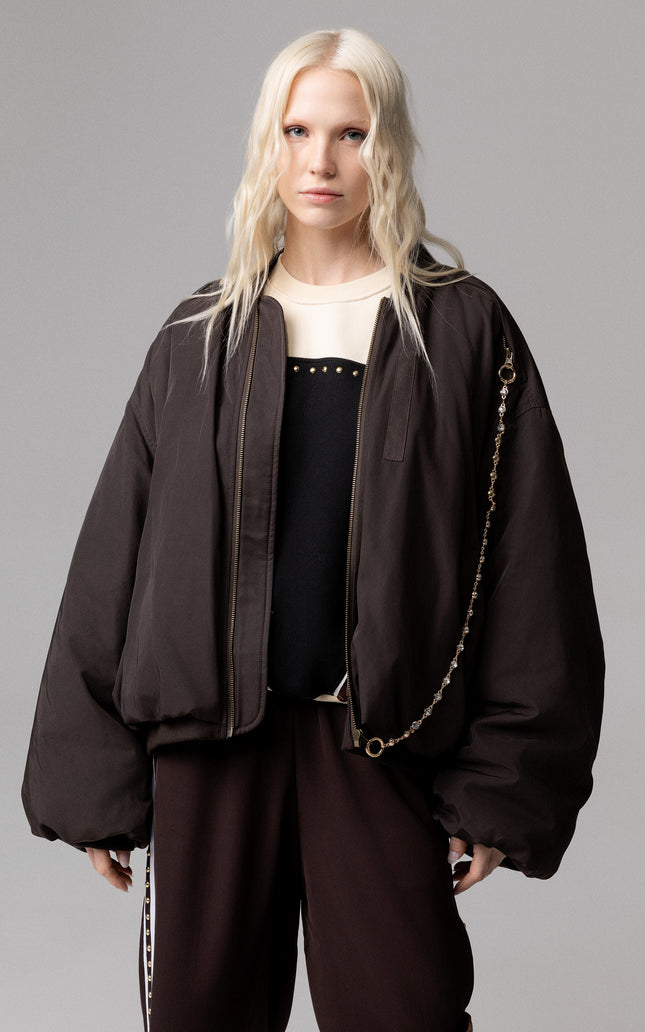 ALT Text: Fall / Winter 2027 FELPA 100% COTONE DIAGONAL CON BORCHIE AEOD0038 with fila di borchie oro lungo il profilo davanti e profili bianchi for women