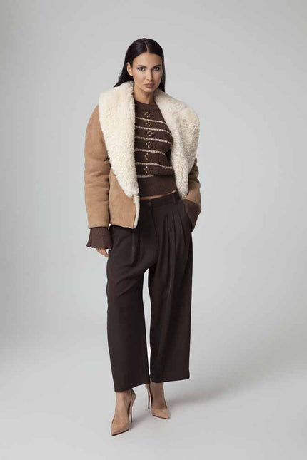 ALT Text: Lavorazione a treccia bicolor e cristalli style MAGLIA CROPPED LAVORAZIONE TRECCIA CON CRISTALLI for women