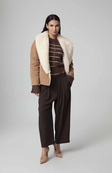 ALT Text: Lavorazione a treccia bicolor e cristalli style MAGLIA CROPPED LAVORAZIONE TRECCIA CON CRISTALLI for women