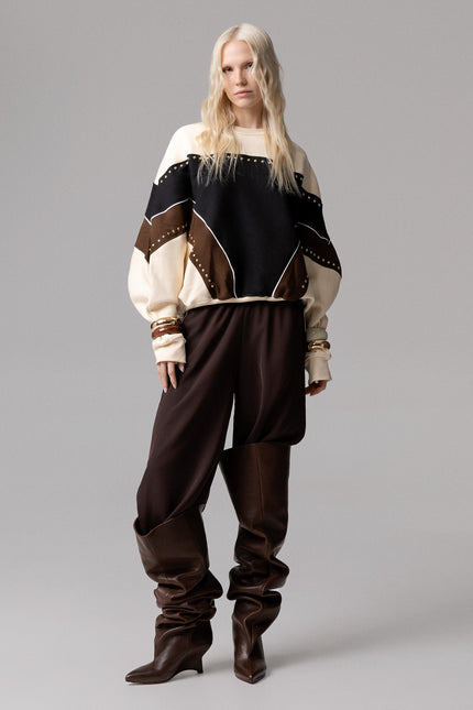 ALT Text: Profili bianchi e borchie oro style PANTALONE A GAMBA LARGA SONIA CON BORCHIE for women