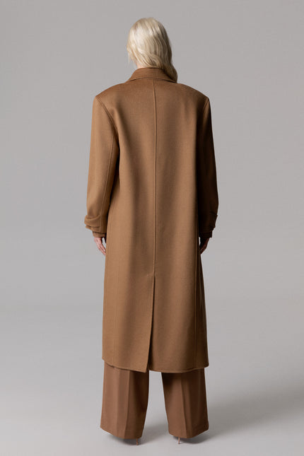 ALT Text: Tailored Italian CAPPOTTO OVERSIZE 100% LANA CON SCIARPA REMOVIBILE for elegant look