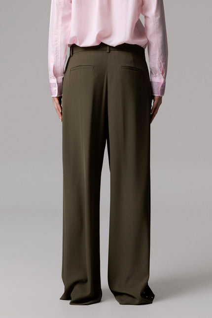 ALT Text: Tailored Italian PANTALONE PINCES WIDE LEG CON BORCHIE for chic look