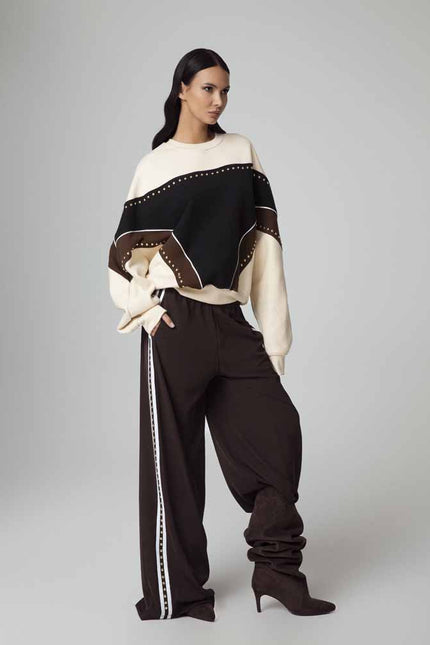 ALT Text: Women's PANTALONE A GAMBA LARGA SONIA CON BORCHIE AEOD0039
