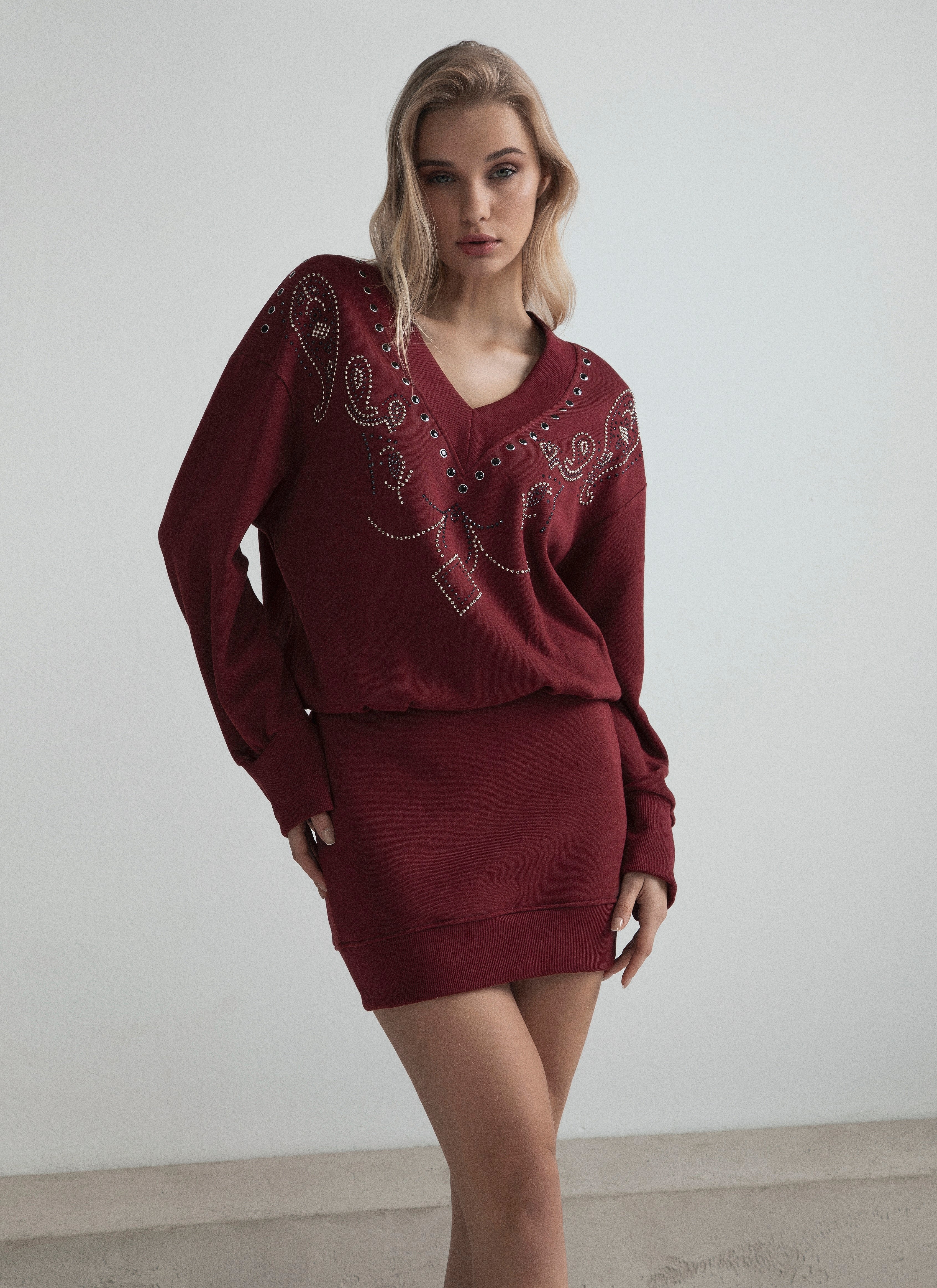ABITO FELPA SCOLLO A V CON MOTIVO PAISLEY
