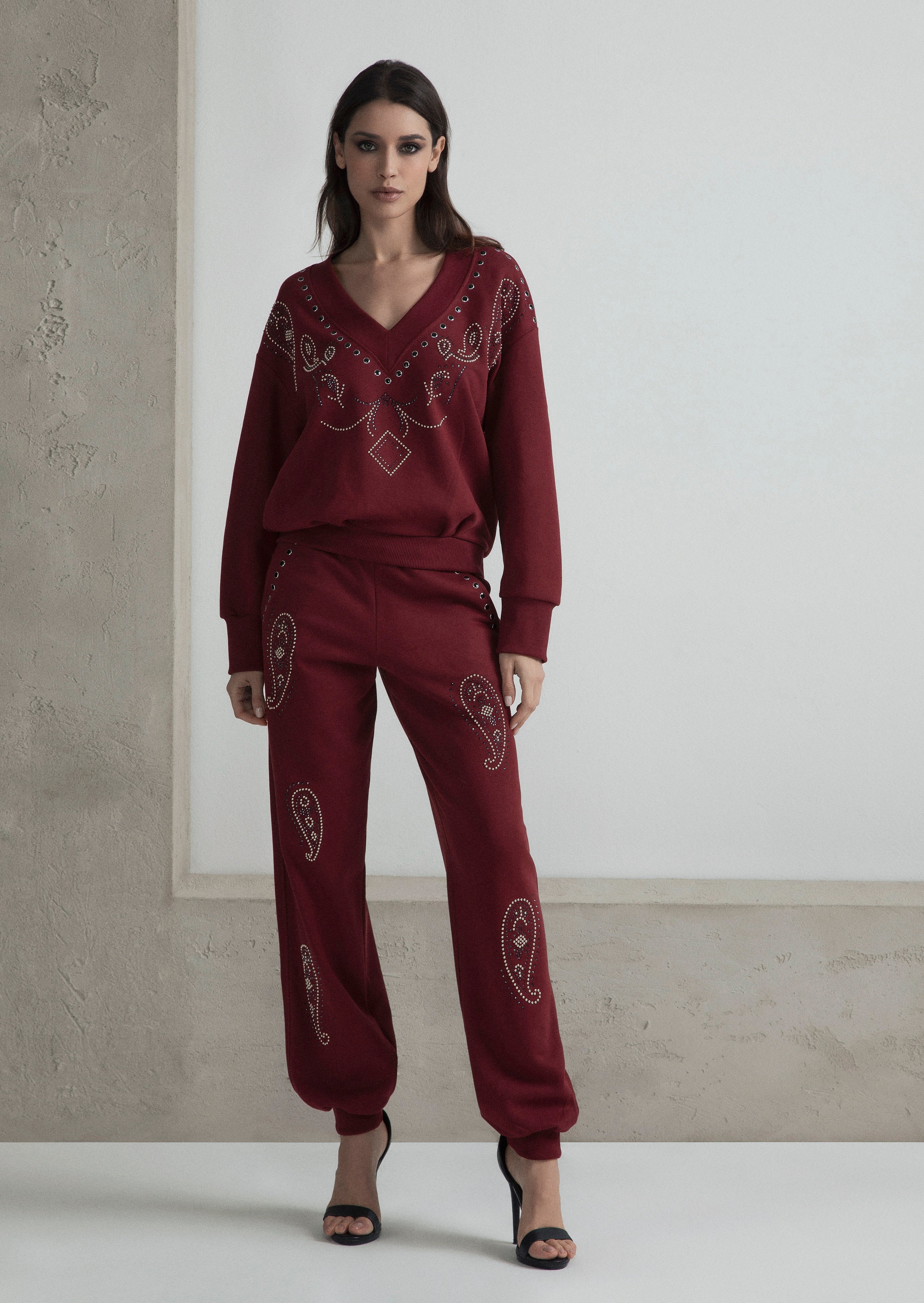 PANTALONI MORBIDI IN FELPA CON MOTIVO PAISLEY