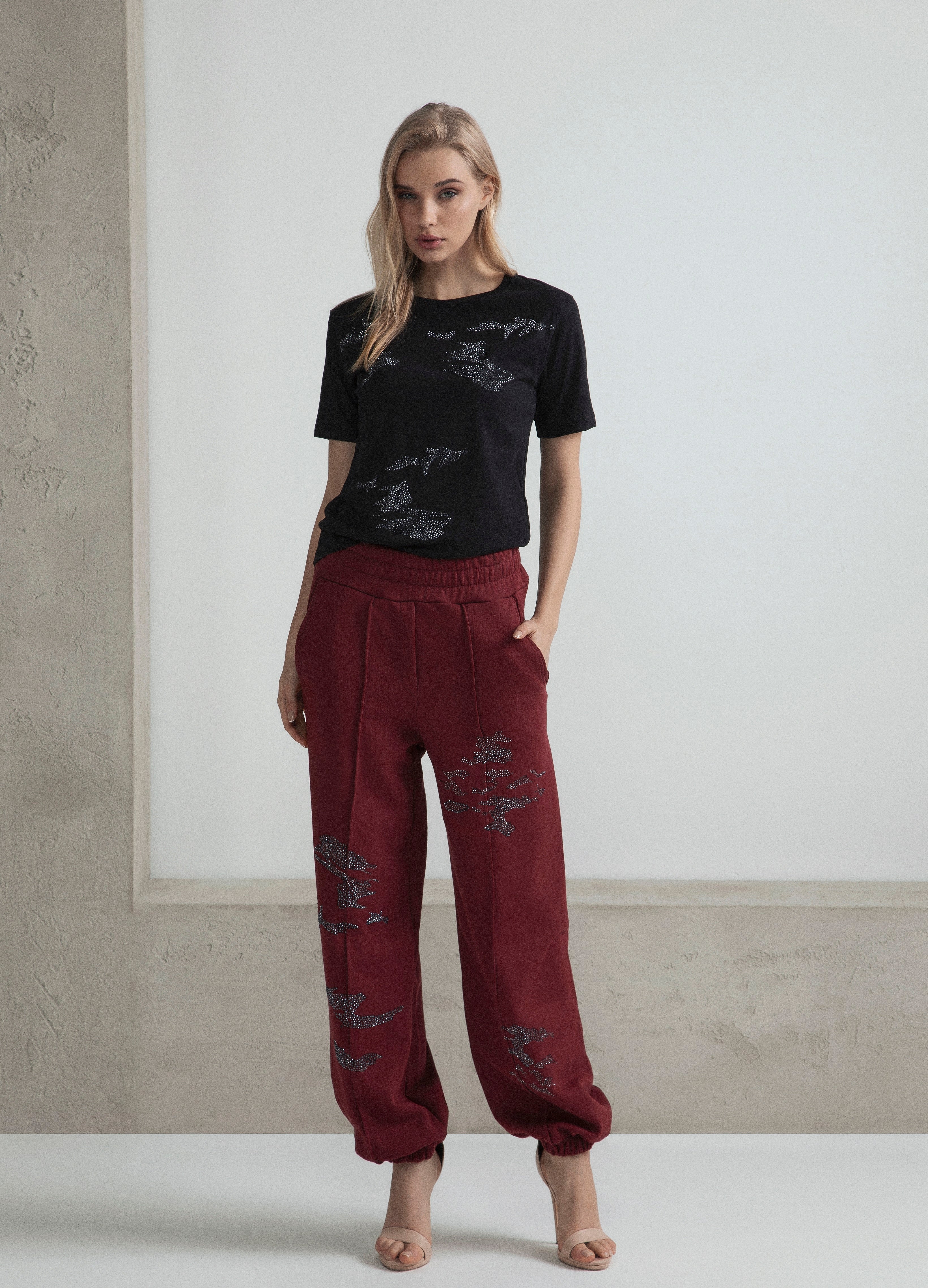 T‐SHIRT REGULAR FIT STRASS NERO CON MOTIVO MIMETICO