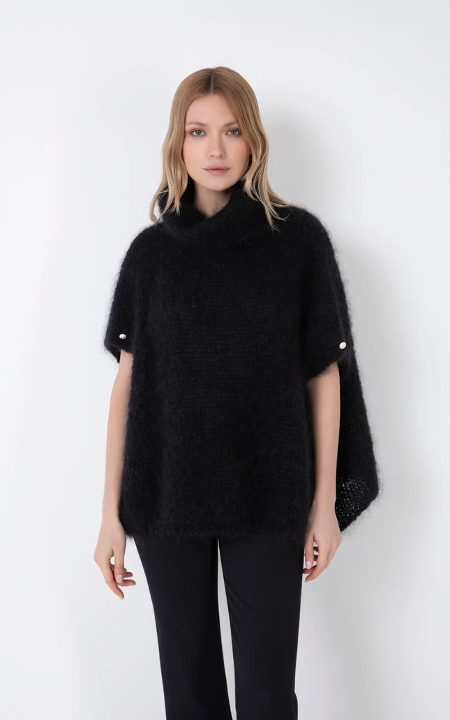 SOFT, OVERSIZED CAPE IN WOOL AND MOHAIR BLEND