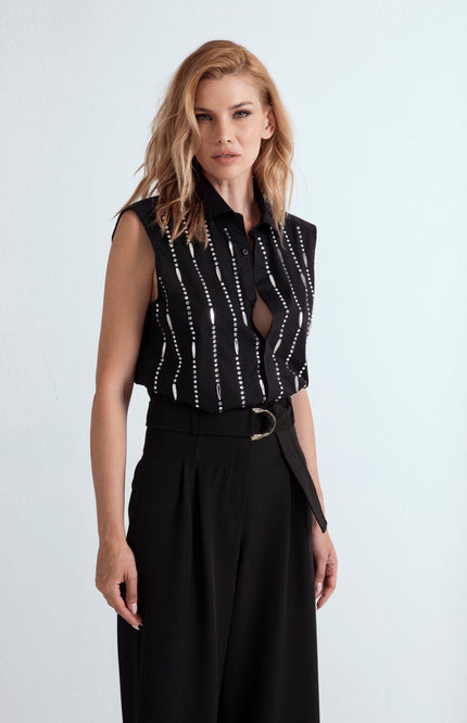Camicia donna nera smanicata in cotone impreziosita da brillantini gioiello eleganti.