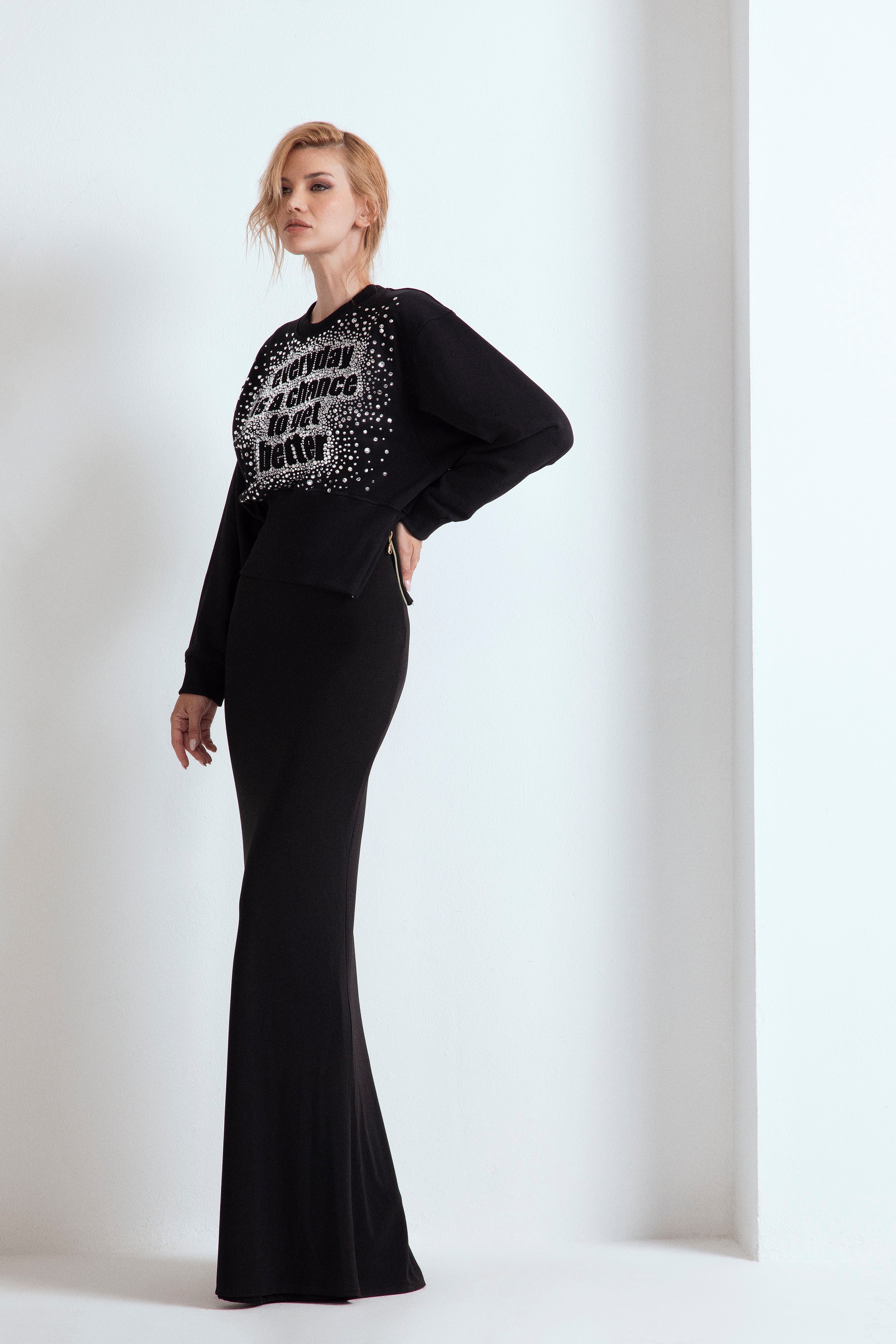 FELPA CORTA CON ZIP LATERALE E STRASS