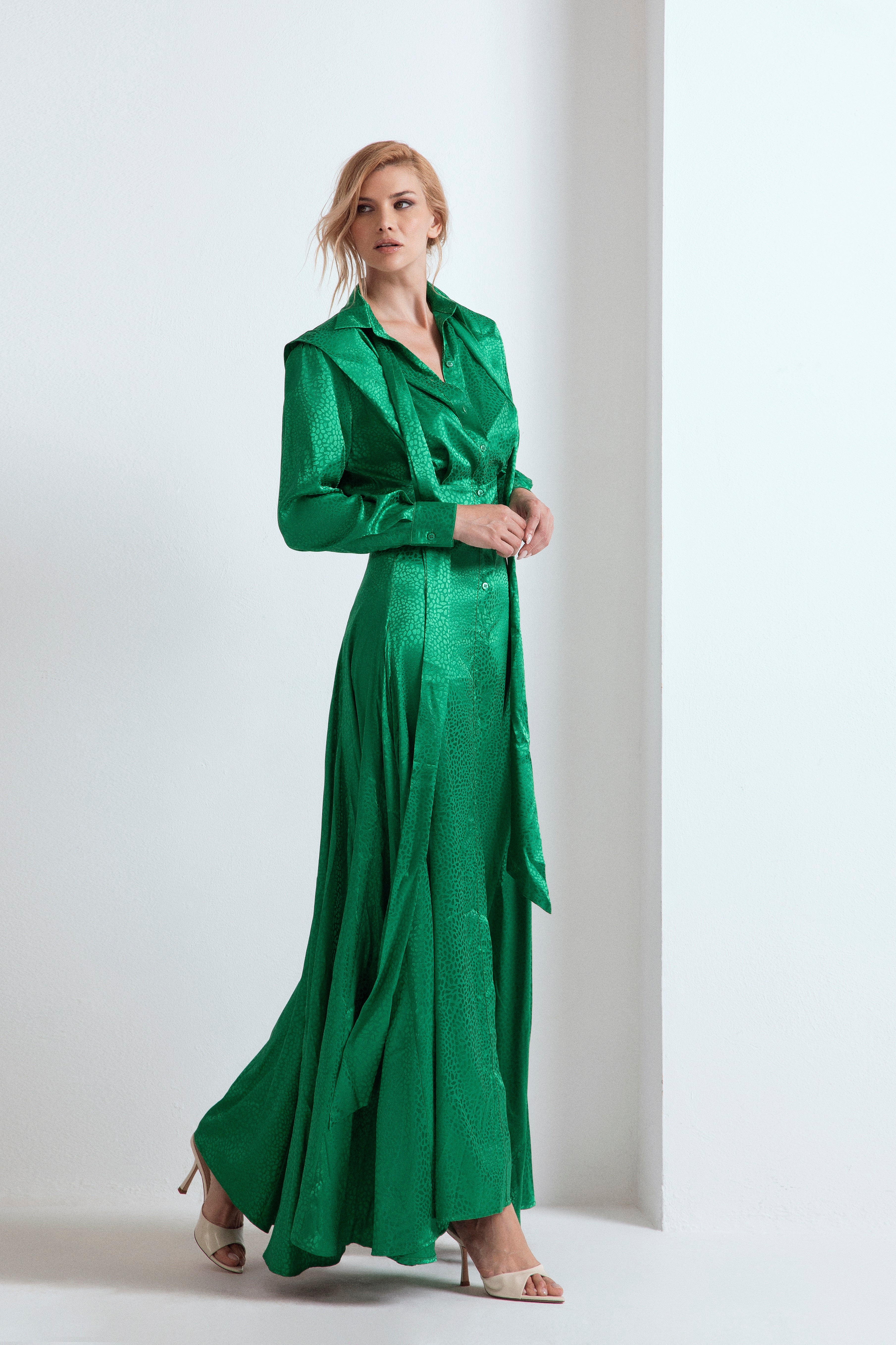 ABITO CHARLOTTE2 LUNGO CON SPALLINE