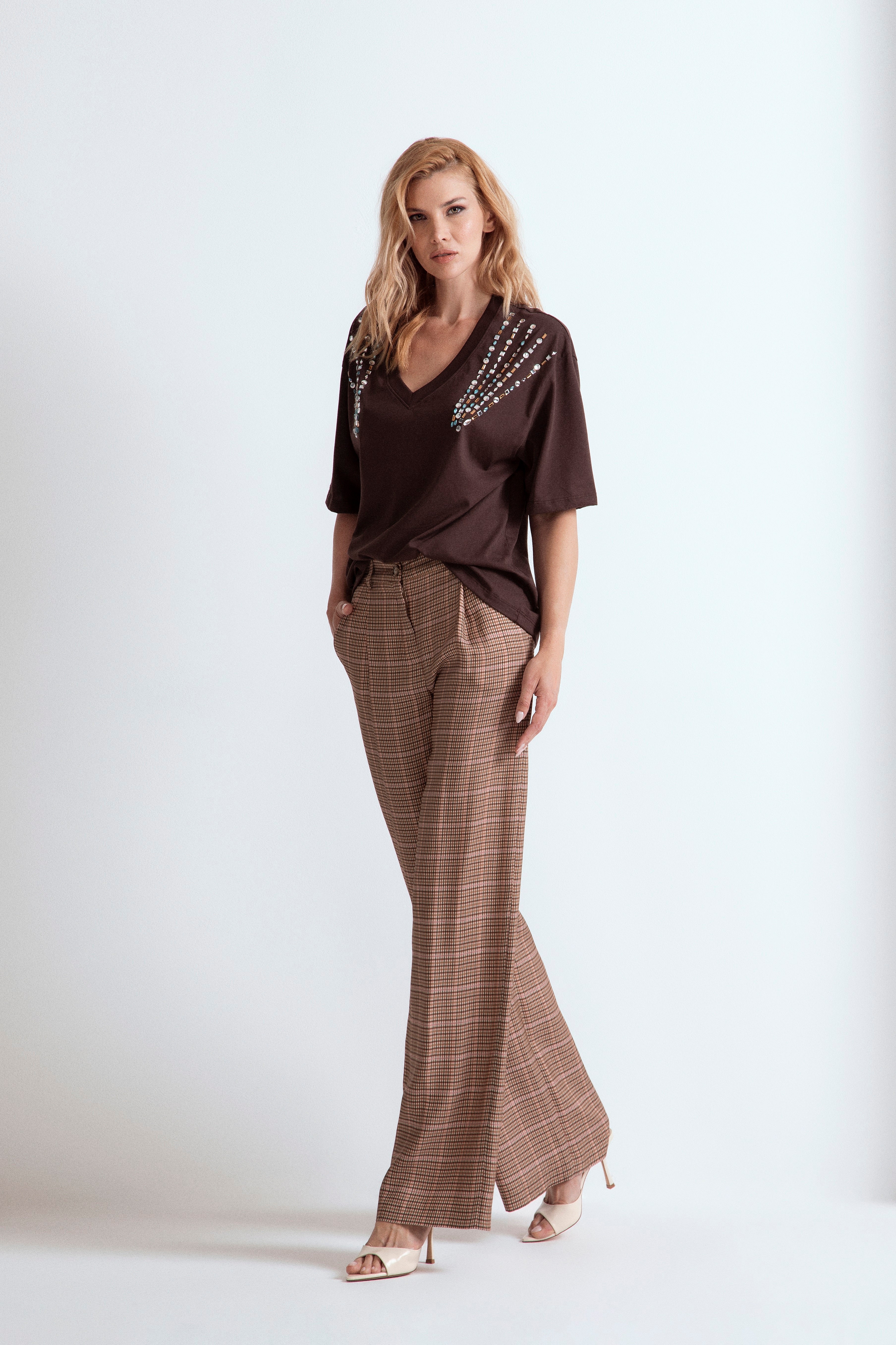 T-SHIRT DUBAI OVERSIZE SCOLLO A V APPLICAZIONE CIELO