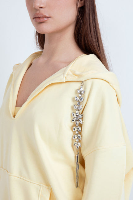 HOODIE WITH CHARMING NECKLINE