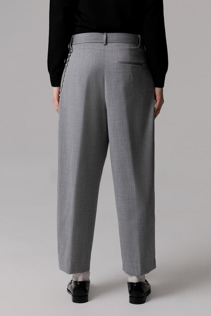 PANTALONE CARROT CON CATENA LATERALE