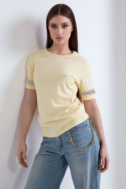 T-shirt da donna gialla regular fit in cotone con dettagli preziosi sulle maniche