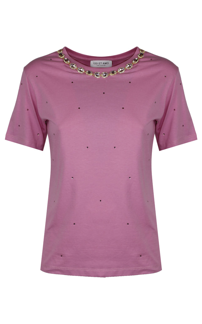 T-shirt girocollo in cotone rosa con scollatura impreziosita da pietre gioiello e strass sul davanti